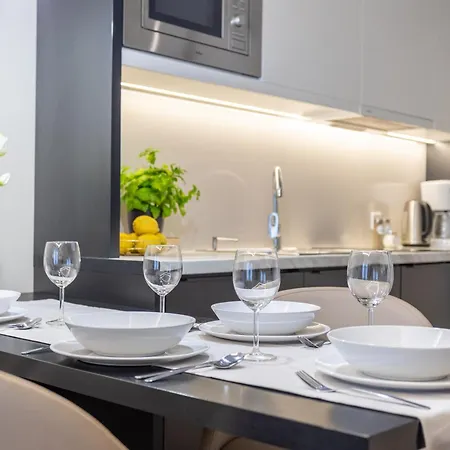 Ambria Promenada Apartament *